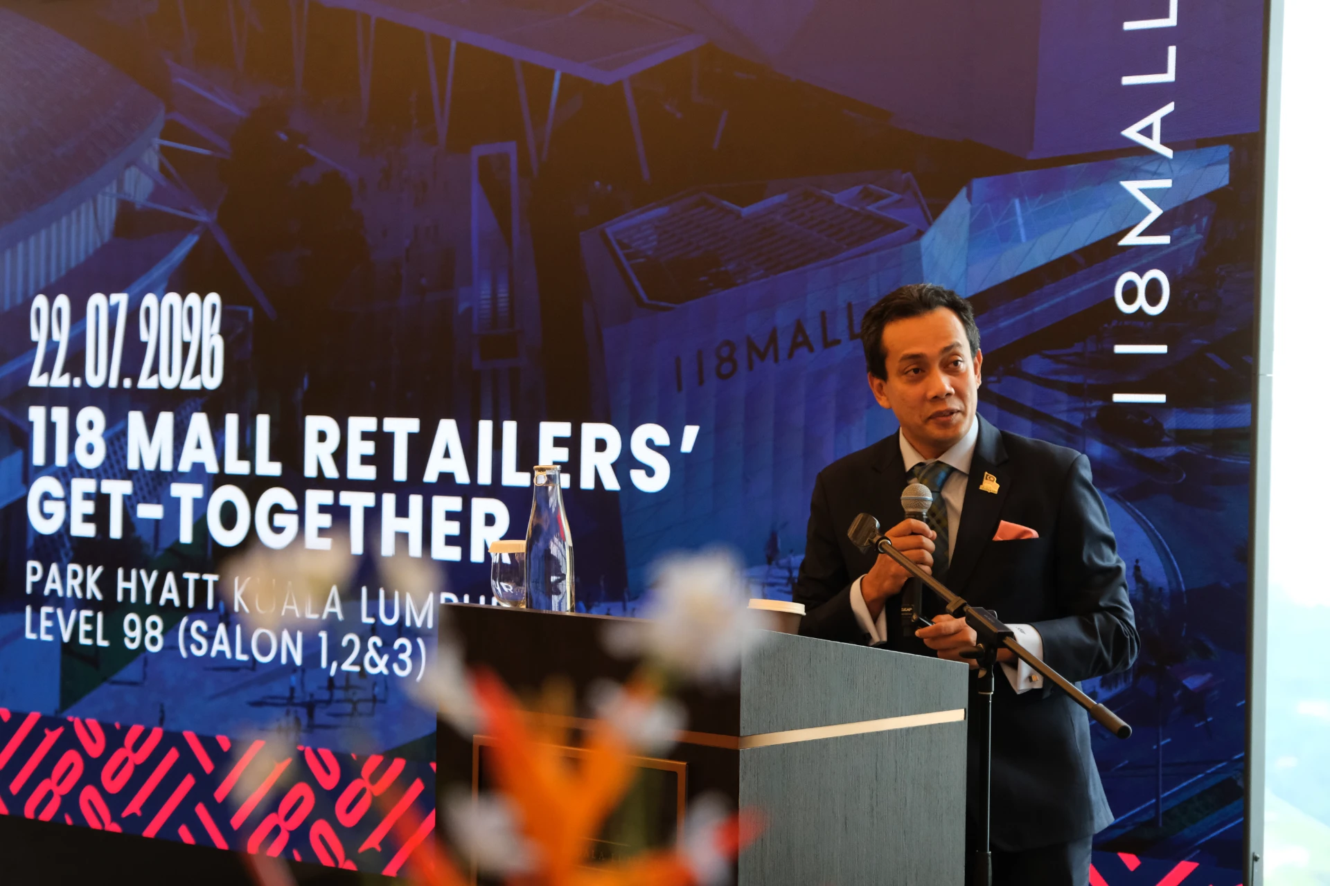 118 Mall 200 Retailers Get Together